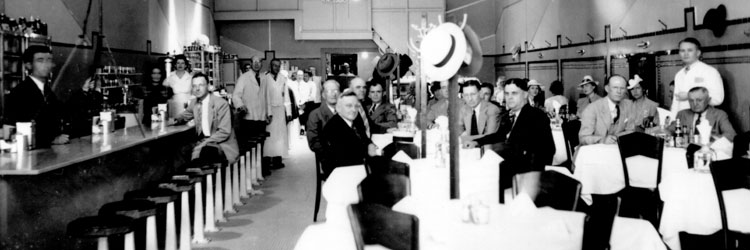 Lunch at Andrews Cafe, early 1930's